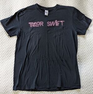 Taylor Swift 1989 concert T-shirt